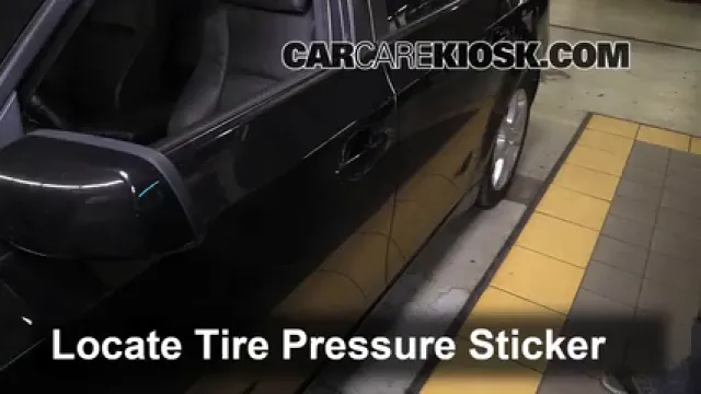 2010 BMW 528i 3.0L 6 Cyl. Pneus et roues Vérifier la pression des pneus